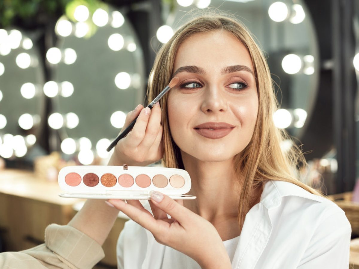 5 γρήγορες και εύκολες ανοιξιάτικες τάσεις τάσεις μακιγιάζ για να ανανεώσεις την εμφάνισή σου