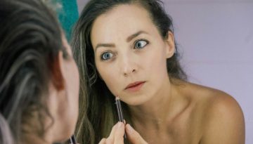 7 beauty λάθη που σε κάνουν να δείχνεις μεγαλύτερη