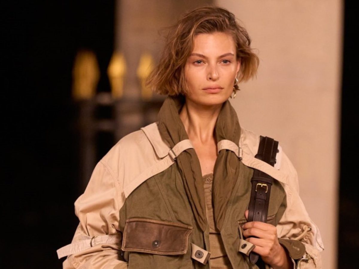 Cargo παντελόνια, μπουφάν με πολλές τσέπες… Μήπως η μόδα μάς κάνει επιτέλους να βγαίνουμε χωρίς τσάντα αυτή την άνοιξη;