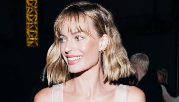 Chanel FW2026: Η Margot Robbie παραδίδει μαθήματα στυλ με το νέο της κούρεμα