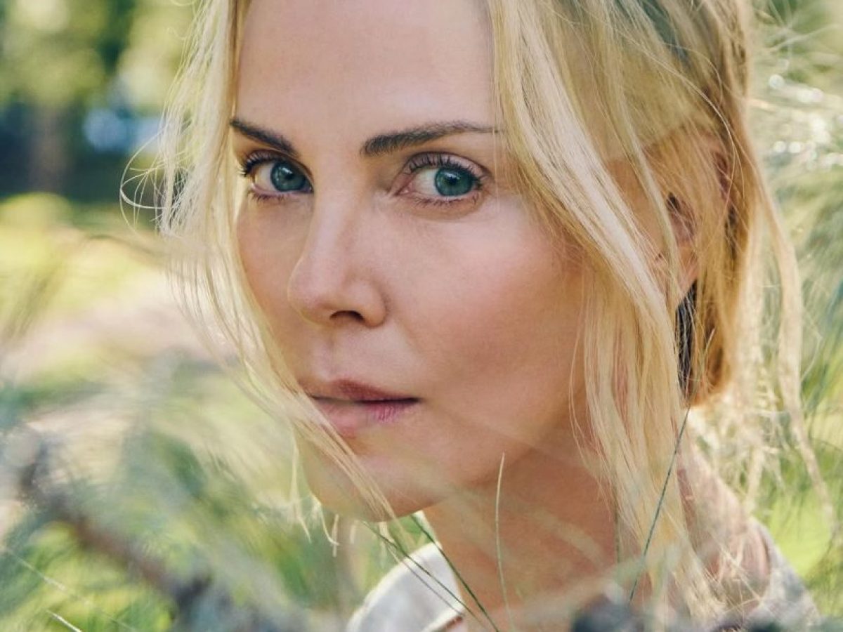 Charlize Theron: Αποδεικνύει ότι το natural look δεν φεύγει ποτέ από τη μόδα