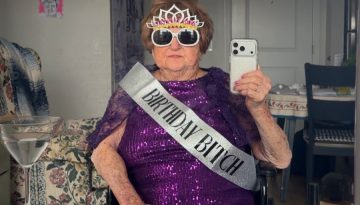 Grandma Droniak: Επικό GRWM για τα 96α γενέθλιά της, γιατί η ηλικία είναι απλά ένα νούμερο