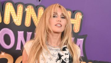 H Miley Cyrus επιστρέφει στο iconic beauty look της Hanna Montana