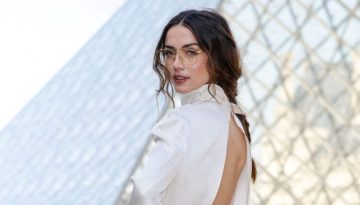 Louis Vuitton: ‘Εφτασε η εποχή των boho braids και η Ana de Armas έκανε την αρχή