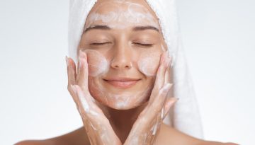 Morning beauty routine σε 5 λεπτά: Ο εύκολος τρόπος να ξεκινήσεις τη μέρα σου φρέσκια