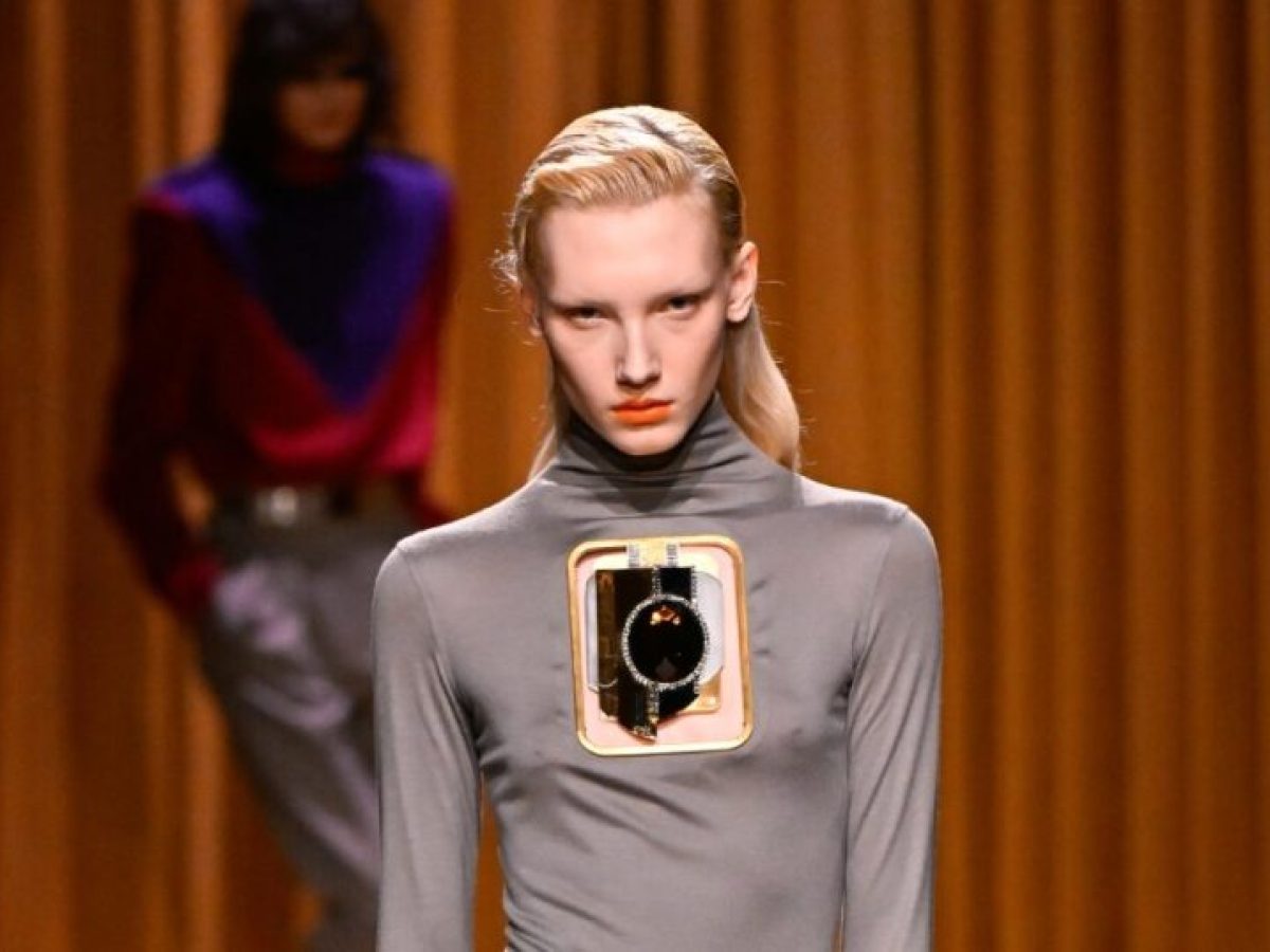 Mugler: Τα beauty looks είναι φουτουριστικά με την τέλεια dramatic πινελιά