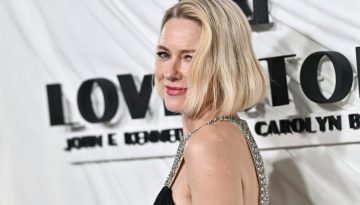 Naomi Watts: Εξηγεί γιατί επιλέγει να γερνά χωρίς χειρουργικές επεμβάσεις «Δεν θέλω να παλεύω για να δείχνω 25»