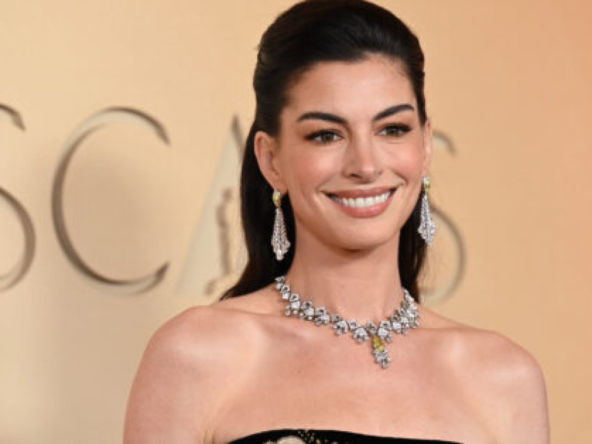 Oscars 2026: Τα πιο εντυπωσιακά beauty look που είδαμε στο κόκκινο χαλί