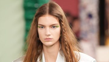 Paris Fashion Week: Στο Acne Studio το boho συναντά το grunge δημιουργώντας το απόλυτο hybrid beauty look