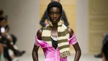 Prada Pink: Το νέο ροζ που αλλάζει τα δεδομένα στη μόδα