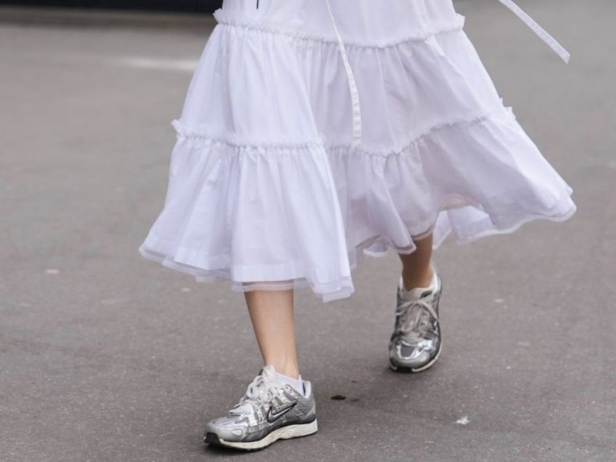 Prairie skirt: Η φούστα που επαναφέρει τον ρομαντισμό στα σύνολα της άνοιξης