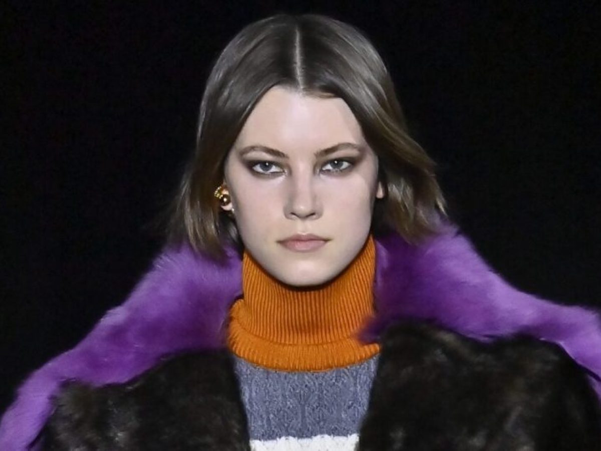 Rabanne: Τα beauty looks έχουν boho vibes με soft smoky eyes σε καφέ αποχρώσεις και ανεπιτήδευτα χτενίσματα