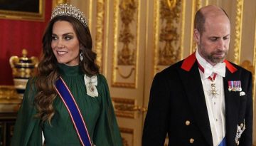 Royal Glam: Η Kate Middleton μάγεψε το Windsor Castle με ένα φόρεμα-φόρο τιμής στη Nιγηρία