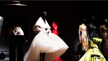 Schiaparelli: Η μόδα συνάντησε την τέχνη στα εγκαίνια της έκθεσης του οίκου