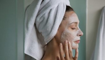 Scrub με κόκκους: Πώς θα επιλέξεις προϊόντα που σέβονται την επιδερμίδα;
