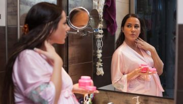 Skincare στην εγκυμοσύνη: Τι να κόψεις και με τι να το αντικαταστήσεις