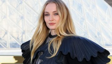 Sophie Turner: Είπε αντίο στο ξανθό και δοκίμασε το πιο chic καστανό της σεζόν