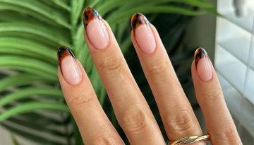Tortoiseshell Nails: Το nail trend που αποθεώνει την κλασική θηλυκότητα