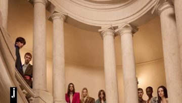 Valentino: &Omicron; &Alpha;&lambda;&epsilon;&sigma;ά&nu;&tau;&rho;&omicron; &Mu;&iota;&kappa;έ&lambda;&epsilon; &theta;έ&lambda;&epsilon;&iota; &eta; &upsilon;&psi;&eta;&lambda;ή &rho;&alpha;&pi;&tau;&iota;&kappa;ή &nu;&alpha; &epsilon;ί&nu;&alpha;&iota; &pi;&rho;&omicron;&sigma;&beta;ά&sigma;&iota;&mu;&eta; &sigma;&epsilon; ό&lambda;&omicron;&upsilon;&sigmaf; &ndash; &Tau;&omicron; show &sigma;&tau;&omicron; Palazzo Barberini &kappa;&alpha;&iota; &omicron;&iota; &pi;&rho;&omicron;&beta;&omicron;&lambda;έ&sigmaf; &sigma;&epsilon; &Rho;ώ&mu;&eta;, &Mu;&iota;&lambda;ά&nu;&omicron; &kappa;&alpha;&iota; &Nu;ά&pi;&omicron;&lambda;&eta;