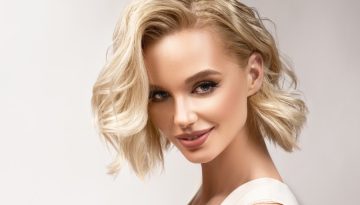 Wavy hair vs Sleek hair: Ποιο hairstyle να διαλέξεις;
