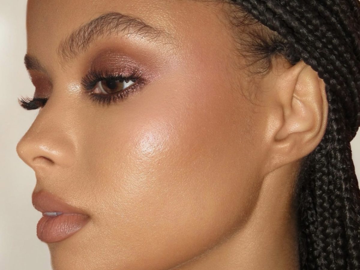 Δείτε πού πρέπει να εφαρμόζετε το bronzer στο πρόσωπο για άμεσο lifting αποτέλεσμα