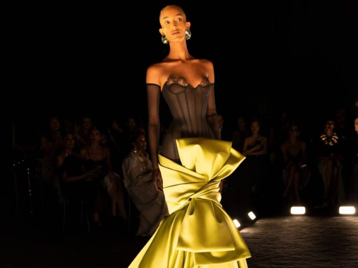 Schiaparelli: Η μόδα συναντά την τέχνη σε μία ξεχωριστή έκθεση στο Victoria & Albert Museum