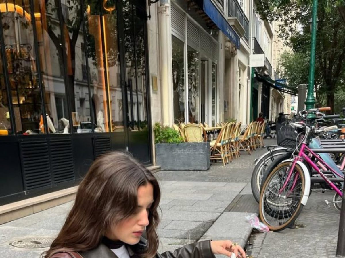 Φόρεμα & sneakers: Πώς ο πιο άνετος συνδυασμός θα γίνει το go to σύνολό σου για κάθε περίσταση