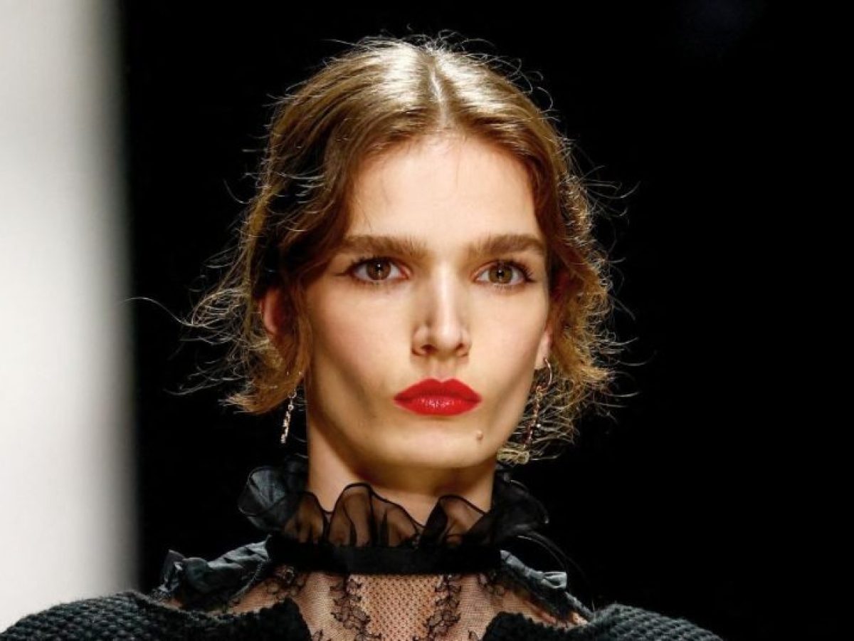 Τα red wine lips παραμένουν ανάμεσα στις κορυφαίες τάσεις – Kαι o οίκος Dolce & Gabbana το επιβεβαίωσε