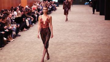 Η Bella Hadid αλλάζει το look της: Το νέο κοντό καρέ της, πολύ εμπνευσμένο από τα ’90s, προκαλεί ήδη αίσθηση
