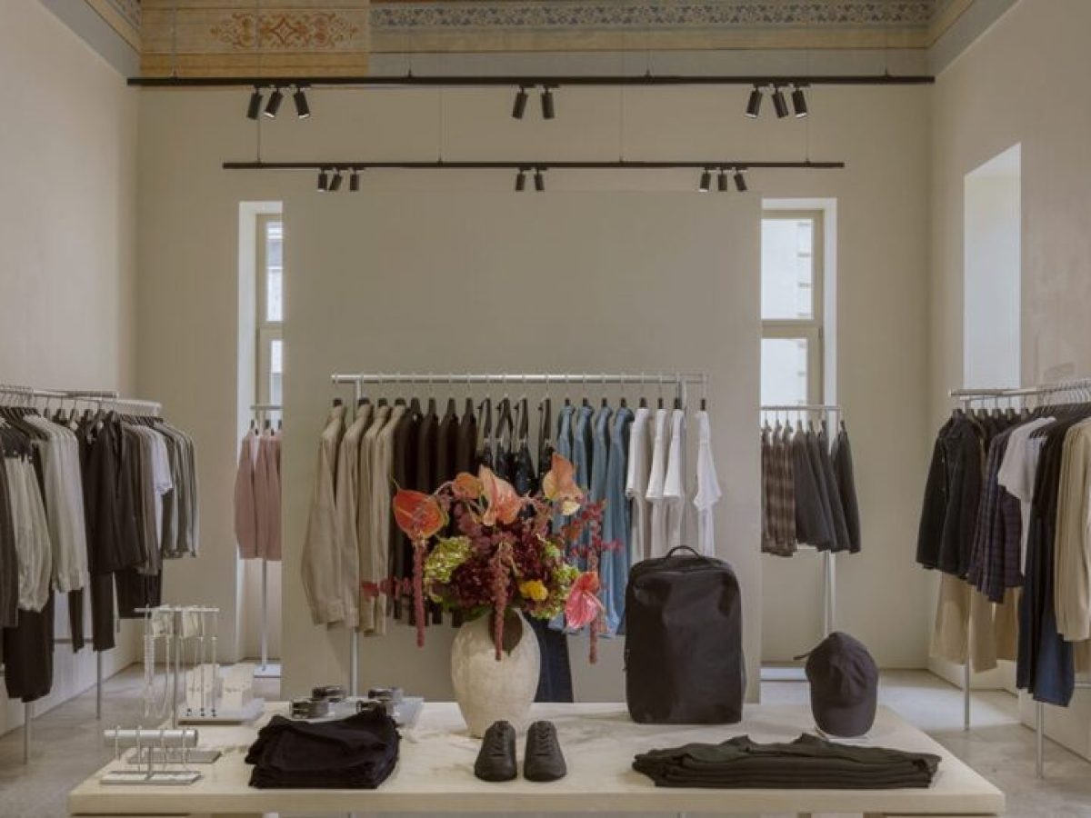 Η COS ανοίγει νέο κατάστημα στην Αθήνα και στην Θεσσαλονίκη