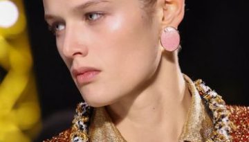 Η Chanel επαναπροσδιορίζει το φθινοπωρινό μακιγιάζ και δίνει νέα διάσταση στη λάμψη