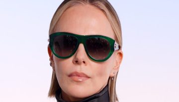 Η Charlize Theron στο show του Dior με sleek bob και 90’s highlights