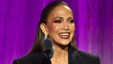 Η Jennifer Lopez στο Women’s Cancer Research Fund στο Beverly Hills  με δημιουργία Celia Kritharioti!