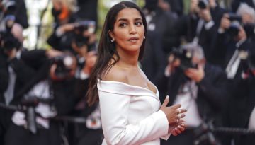 Η Leïla Bekhti αλλάζει look στα César: Το κυματιστό καρέ με πλαϊνή χωρίστρα προκαλεί ήδη αίσθηση