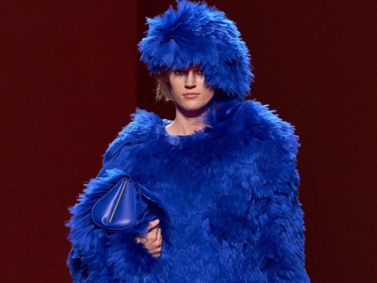 Η Louise Trotter εστίασε στα παλτό του οίκου Bottega Venetta και δημιούργησε μια συλλογή ύμνο στη δεξιοτεχνία