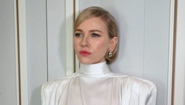 Η Naomi Watts μας δείχνει πως να υιοθετήσουμε το κοραλλί κραγιόν φέτος την άνοιξη