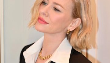 Η Naomi Watts στα 57 υιοθετεί το πιο φρέσκο μακιγιάζ της άνοιξης