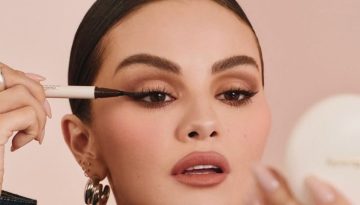 Η Selena Gomez ποζάρει με το απόλυτο mocha mousse μακιγιάζ και μας υπενθυμίζει γιατί αγαπάμε τις γήινες αποχρώσεις