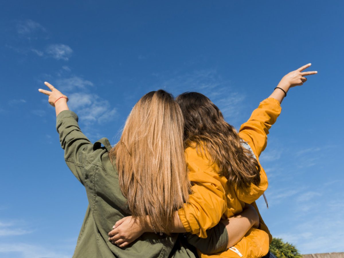 Η φιλία που τελειώνει σιωπηλά: Γιατί το ghosting δεν συμβαίνει μόνο στα ραντεβού