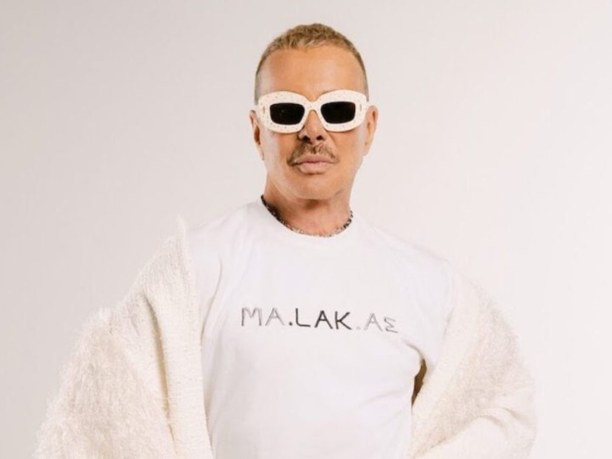 Ο Λάκης Γαβαλάς «μιλάει βρώμικα» στα νέα του t-shirts