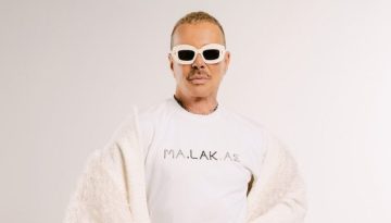 Ο Λάκης Γαβαλάς «μιλάει βρώμικα» στα νέα του t-shirts