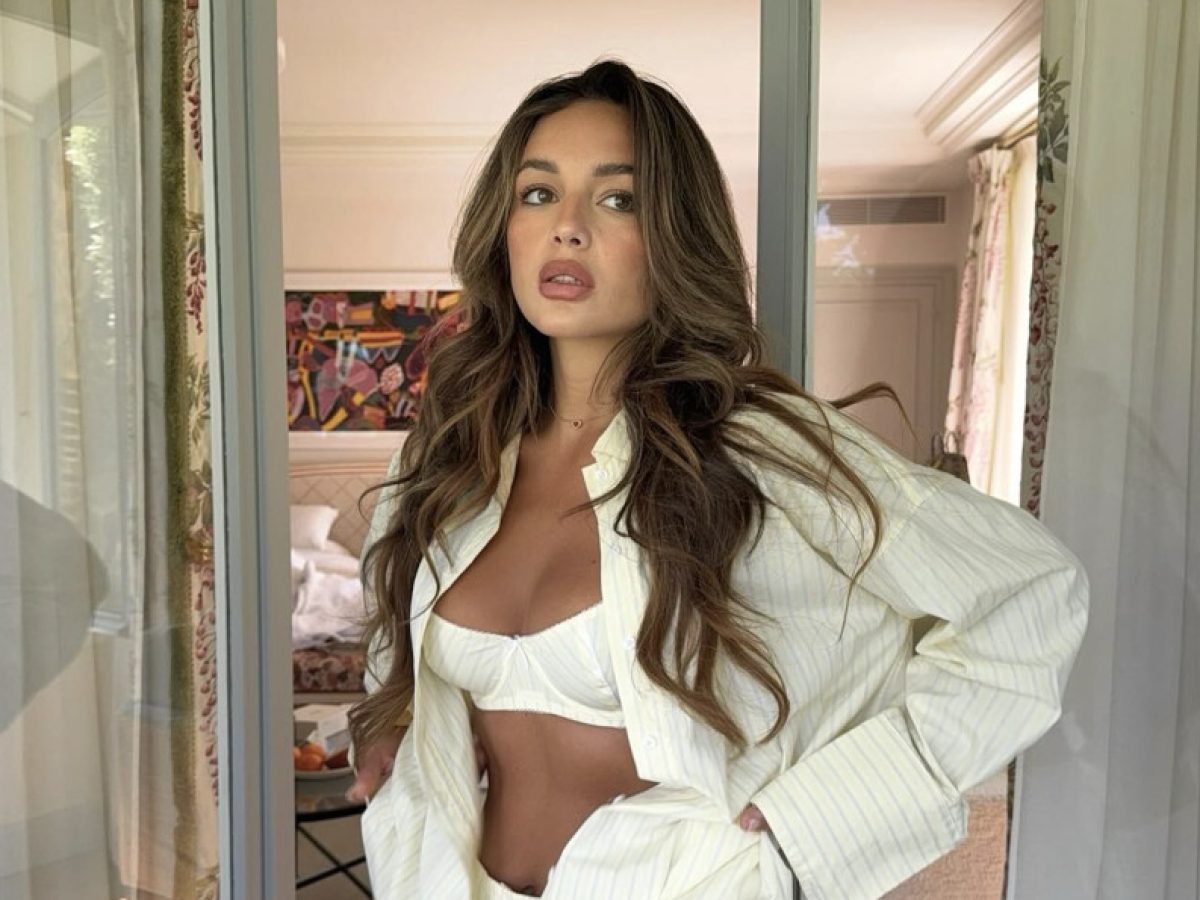 Πώς να ισιώσετε τα σγουρά μαλλιά χωρίς να τα καταστρέψετε: Τα λάθη που πρέπει οπωσδήποτε να αποφύγετε