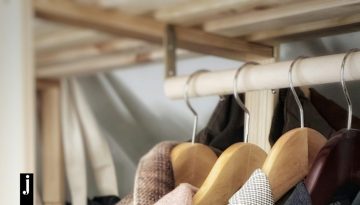 Πώς θα απαλλαχθείς από τις ενοχλητικές μυρωδιές της ντουλάπας σου