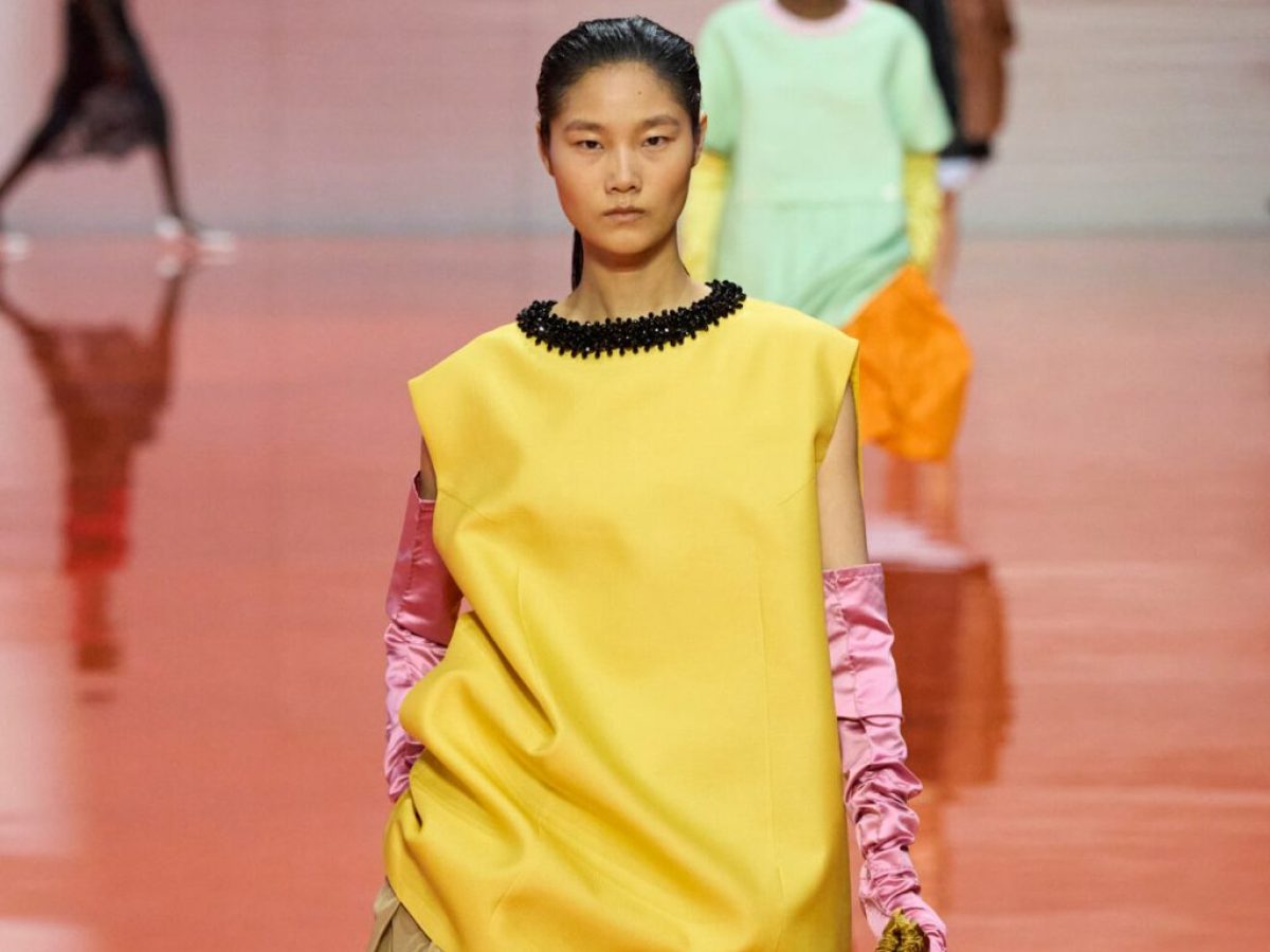 Τα σατέν sneakers είναι τα πιο κομψά αθλητικά που θα αποκτήσετε ποτέ