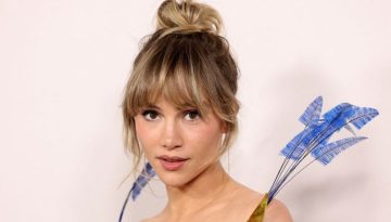 Θέλεις effortless μαλλιά; Δοκίμασε το boho bun της Suki Waterhouse