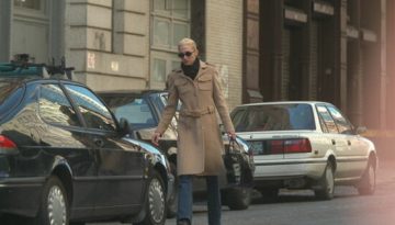 Το Prada παλτό της Carolyn Bessette-Kennedy πουλήθηκε σε τιμή που ξεπέρασε κάθε προσδοκία