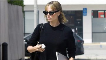 Τotal black: Το ευέλικτο look που λειτουργεί ακόμα και στα τέλη Μαρτίου