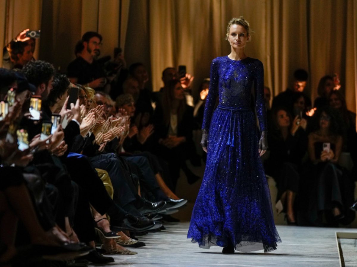 Αποκαλύφθηκε στο show του Giorgio Armani: Αυτό το αξεσουάρ θα δώσει το απόλυτο twist σε όλα μας τα looks το 2026