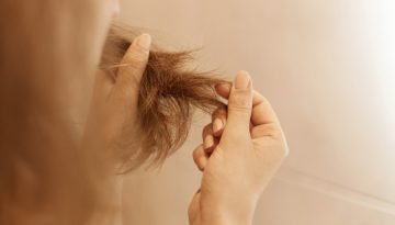 Αραίωση μαλλιών: 5 σημάδια που πρέπει να σας ανησυχήσουν