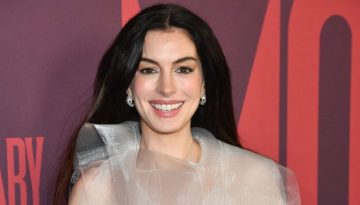 Anne Hathaway: Εμφανίστηκε στο κόκκινο χαλί με φόρεμα που έμοιαζε με…σύννεφο